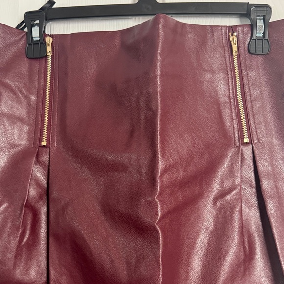 High-Waist Faux Leather Pencil Skirt in Burgundy - Picture 2 of 5